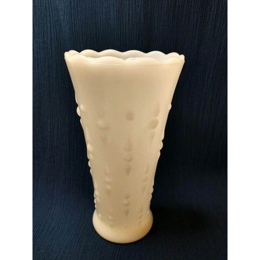 Vintage Custard Glass / Vintage Glass Teardrop Raindrop Flared Vase